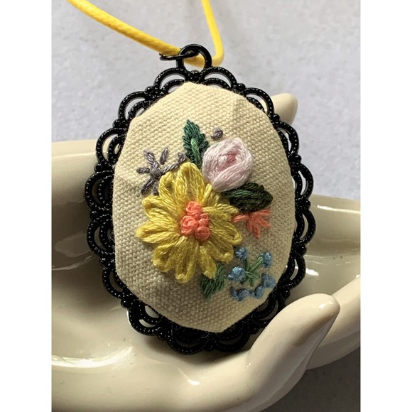 Flower Embroidery Necklace - Handmade Applique Pendant - Picture 4 of 5